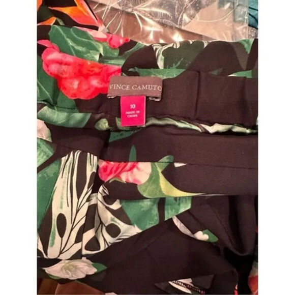 Vince Camuto Floral Wide Leg Capri Pants Black Red Size 10 Tropical Print - Picture 4 of 4